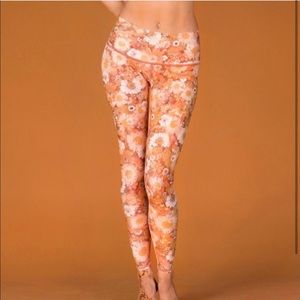 Teeki Orange Daisy Leggings